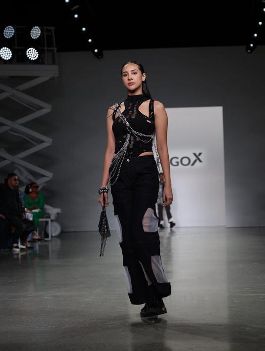 <p>Postur tubuh yang tingggi ideal membuatnya seperti seorang model kelas dunia. (Foto: Instagram/ erigostore)</p>