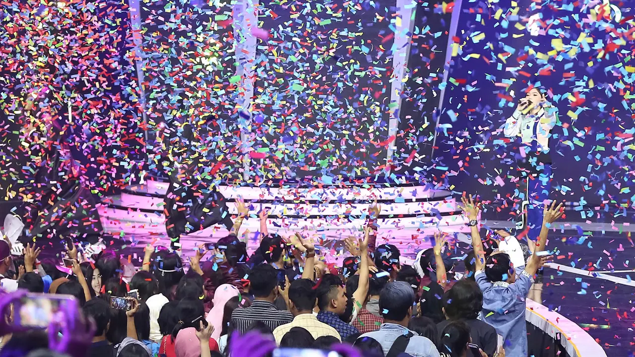 [Bintang] Isyana Sarasvati Cornetto Pop Awards