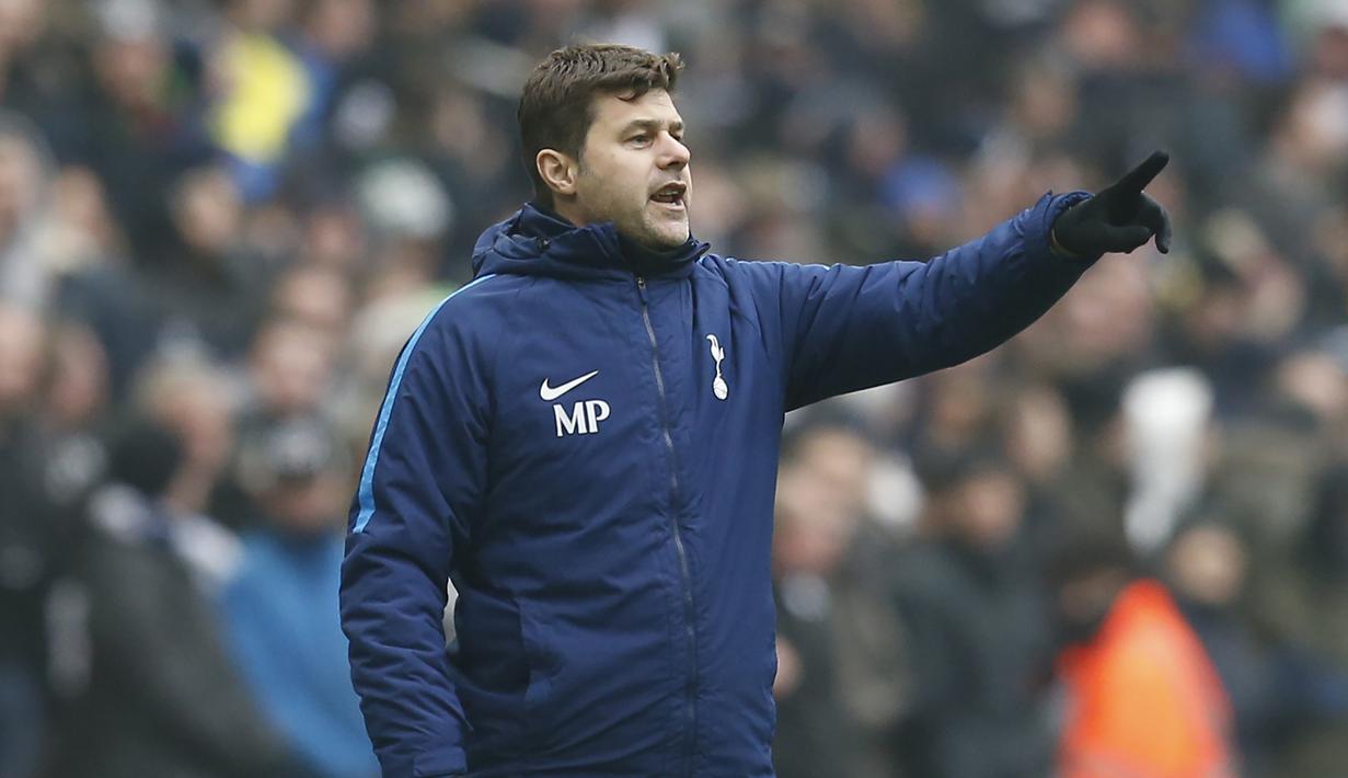 Pelatih Tottenham Hotspur, Mauricio Pochettino merrupakan pelatih muda berbakat dari Argentina, Ia lahir di Murphy, 2 Maret 1972. Pochettino melakukan debut di Premier League pada 21 January 2013 saat melawan Everton.  (AFP/Ian Kington)