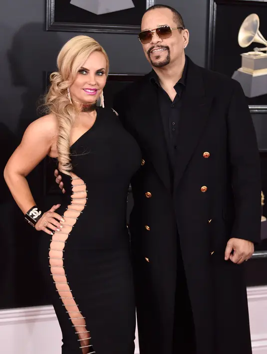 Istri Coco Austin, Ice-T mengenakan gaun hitam model one shoulder di karpet merah Grammy Awards 2018, New York, Minggu (28/1). Namun, aksen cut out melintang di bagian sisi dada hingga paha justru membuatnya gagal menawan. (Evan Agostini/Invision/AP)