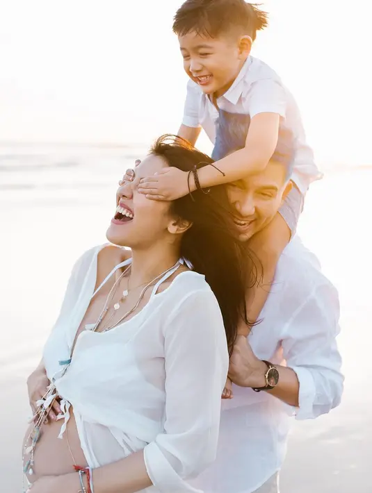 Seperti diketahui, Sharena Gunawan dan Ryan Delon menikah pada 13 Desember 2013. Dari pernikahan itu, mereka dikaruniai putra tampan yang bernama Ryshaka Dharma Situmeang. (Foto: instagram.com/mrssharena)