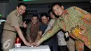 Gubernur DKI Jakarta  Basuki Tjahaja Purnama meresmikan gerai pelayanan pajak di Pasar Tanah Abang, Jakarta, Selasa (1/9/2015). Gerai layanan terpadu merupakan kerjasama antara Dirjen Pajak KPP dan Pemprov DKI Jakarta. (Liputan6.com/Johan Tallo)