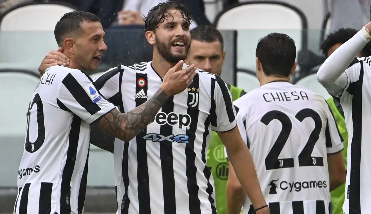 Manuel Locatelli yang tampil apik pada pertandingan kali ini, mencetak gol perdananya buat Juventus. (AFP/Alberto Pizzoli)