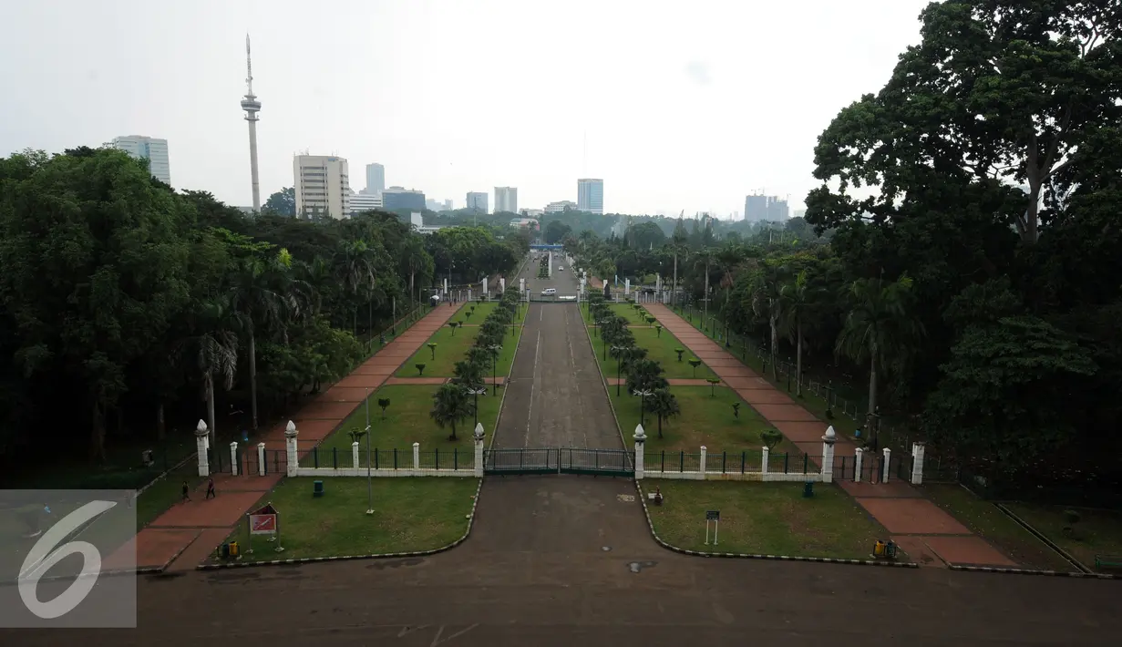 Kondisi salah satu pintu masuk menuju Stadion Gelora Bung Karno, Jakarta, Rabu (18/5/2016). Rencananya, Stadion GBK akan mulai direnovasi pada Juni mendatang terkait persiapan pelaksanaan Asian Games 2018. (Liputan6.com/Helmi Fithriansyah)
