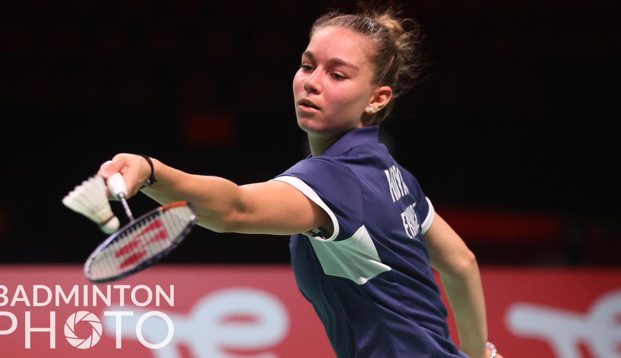 Yaelle Hoyaux berhasil menyulitkan Nadini. Wakil Prancis tersebut akhirnya mampu menutup gim pertama dengan skor 21-12. (Badminton Photo/Yves Lacroix)