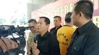 Direktur Ditreskrimsus Polda Jabar Komisaris Besar Samudi memberikan keterangan pers di Mapolda Jabar, Selasa (28/5/2019). (Huyogo Simbolon)