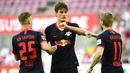 Striker RB Leipzig, Patrik Schick, melakukan selebrasi usai membobol gawang Koln pada laga Bundesliga di Stadion Rhein Energie, Senin (1/6/2020). RB Leipzig menang dengan skor 4-2. (AP/Ina Fassbender)