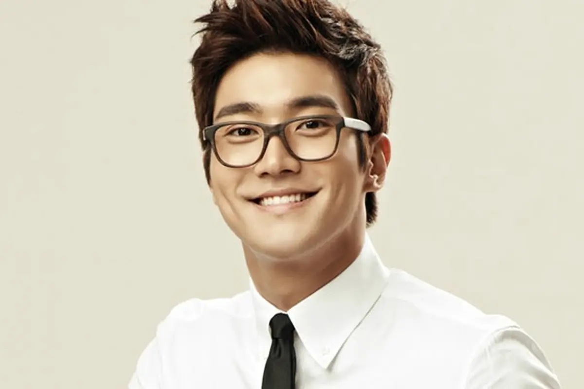 siwon-suju-131017c.jpg