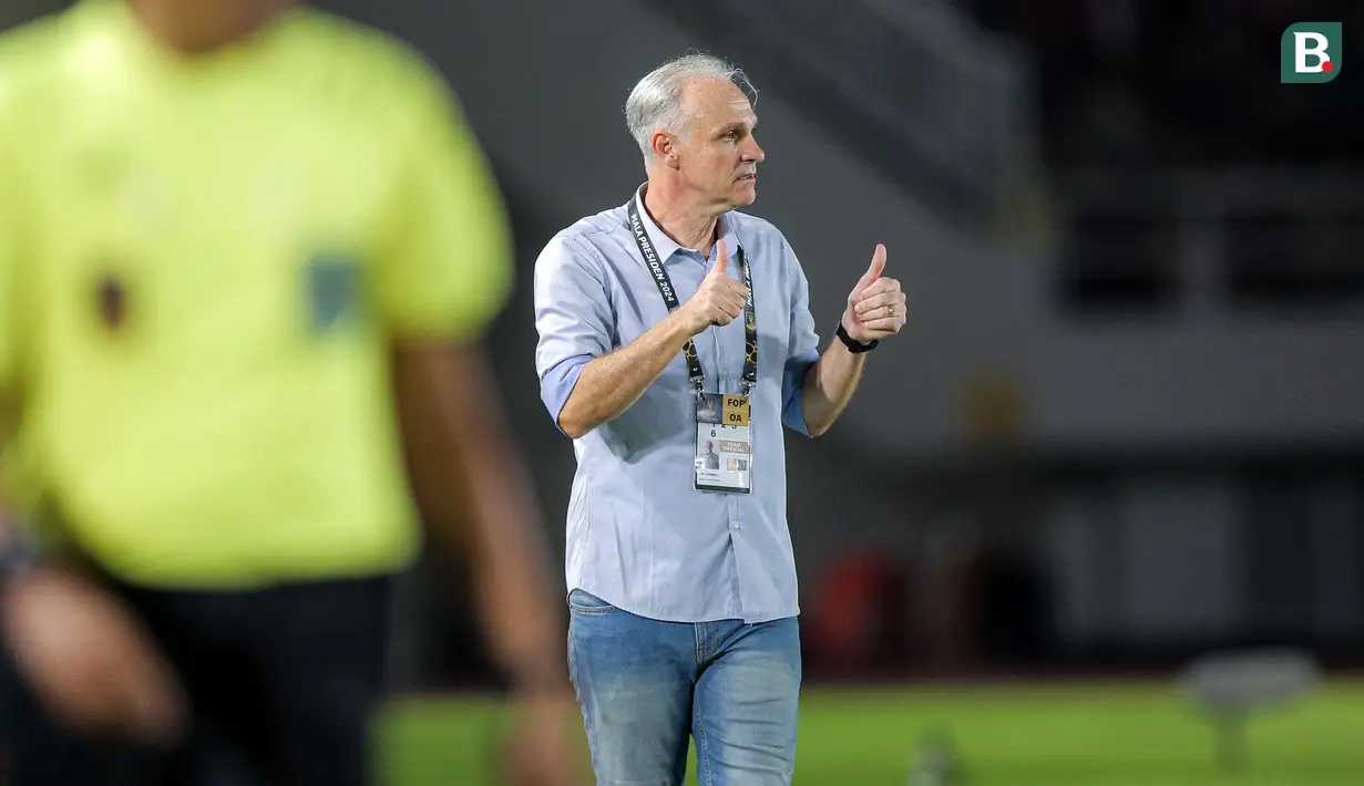 <p>Pelatih kepala Arema FC, Joel Cornelli saat menghadapi Borneo FC pada laga final Piala Presiden 2024 di Stadion Manahan, Solo, Minggu (4/8/2024). (Bola.com/Bagaskara Lazuardi)</p>
