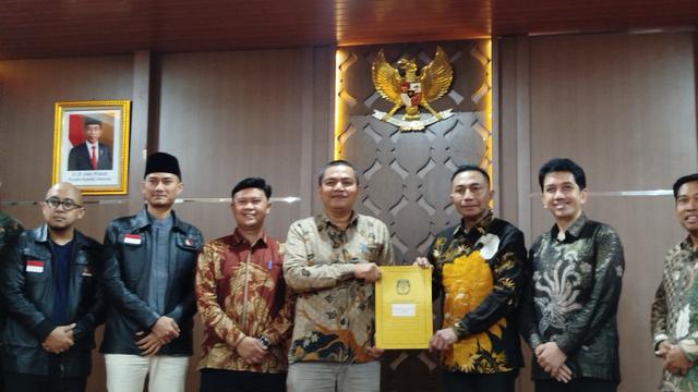 Pasangan calon jalur independen Dharma Pongrekun-Kun Wardana buka suara terkait isu dugaan pencatutan Kartu Tanda Penduduk (KTP) untuk memberikan dukungan di Pilkada Jakarta 2024.