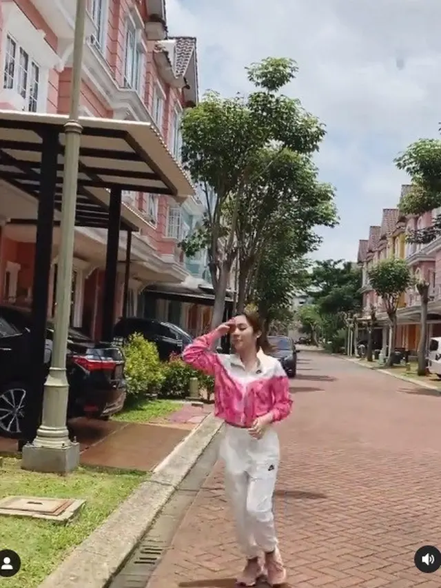 6 Potret Fay Nabila saat Olahraga, Tetap Stylish