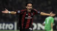 Filippo Inzaghi bisa dibilang menjadi striker nomor punggung sembilan terakhir yang bersinar bersama AC Milan dengan mencetak 126 gol dari 300 laga. (Photo by OLIVIER MORIN / AFP)