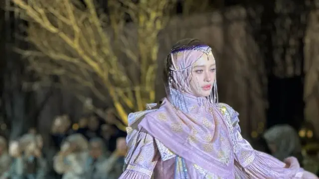 Inara rusli pukau penonton di runway. (credit:instagram.com/mommy_starla)