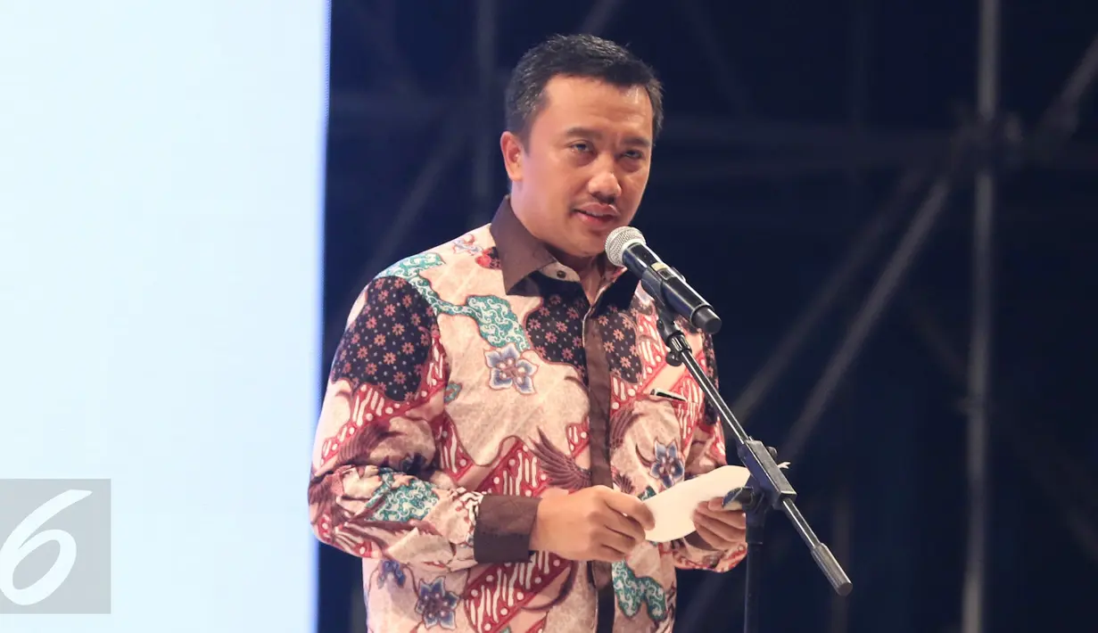 Menpora Imam Nahrawi memberi sambutan pada saat pembukaan TAFISA Games 2016 ke-6 di Mall Ancol Beach City, Jakarta, Sabtu (8/10/2016). (Liputan6.com/Herman Zakharia)