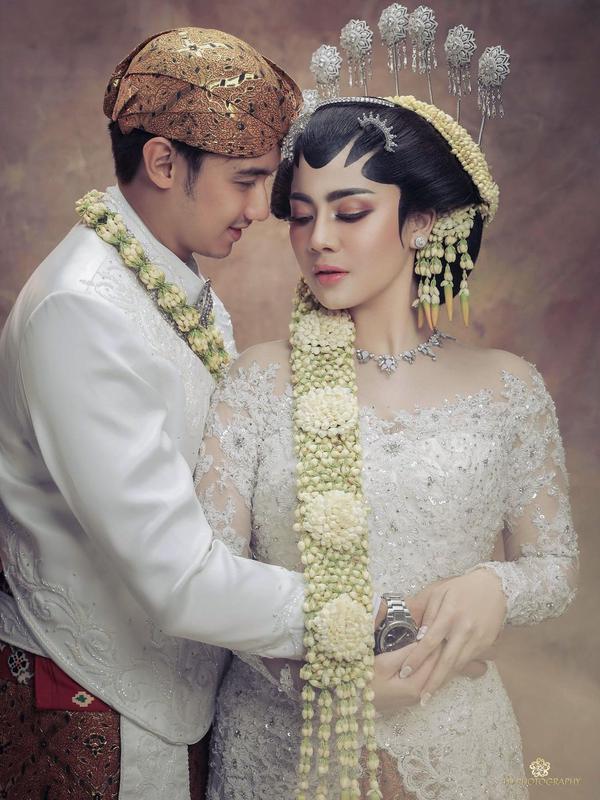 Selebriti tampil bergaya pengantin Jawa (Sumber: Instagram/fdphotography90)