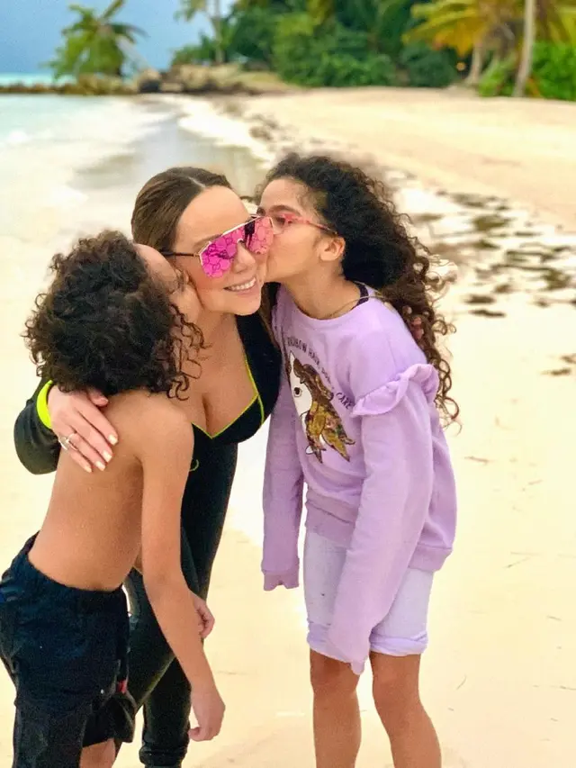 Mariah Carey dan kedua anaknya di Mother's Day 2021