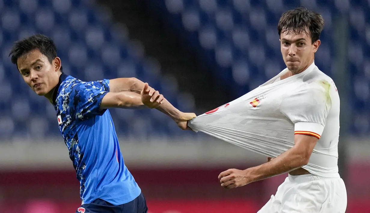 Pada menit ke-86 Spanyol kembali mendapat peluang. Tendangan keras yang dilepaskan Martin Zubimendi kembali dapat diblok pemain belakang Jepang. (Foto: AP/Silvia Izquierdo)