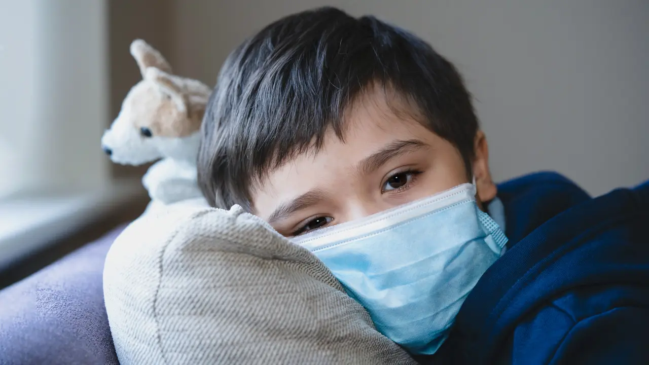 Isolasi mandiri pada anak terpapar Covdi-19/copyright shutterstock