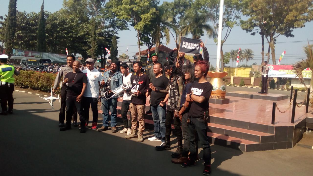 Kru pemain film Preman Pensiun