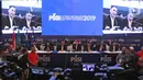 Ketua Umum PSSI terpilih Mochamad Iriawan (tengah) saat penutupan Kongres Luar Biasa (KLB) PSSI di Jakarta, Sabtu (2/11/2019). Pria yang akrab disapa Iwan Bule itu terpilih menjadi ketua umum PSSI untuk periode 2019-2023 setelah meraih 82 dari jumlah voters 85. (Liputan6.com/Herman Zakharia)