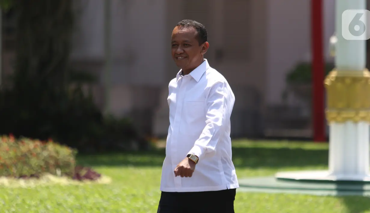 Ekspresi mantan Ketua Umum Himpunan Pengusaha Muda Indonesia (HIPMI) Bahlil Lahadalia saat tiba di Istana, Jakarta, Selasa (22/10/2019). Bahlil dipanggil Presiden Joko Widodo atau Jokowi untuk menempati salah satu pos kementerian di Kabinet Kerja Jilid II. (Liputan6.com/Angga Yuniar)