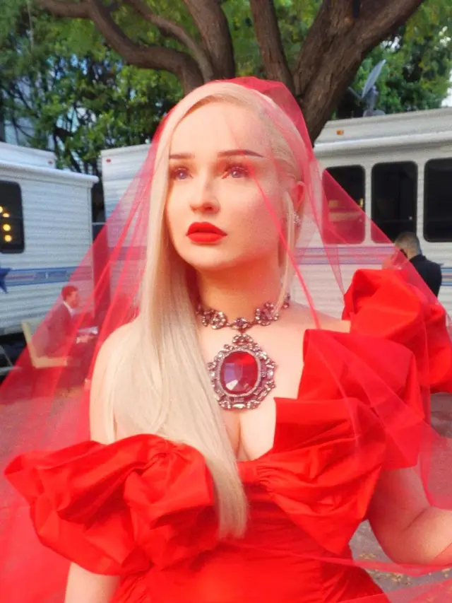 Kim Petras di Grammy Awards 2023