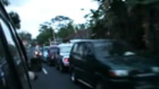 Kendaraan Arus Balik Padati Tasikmalaya