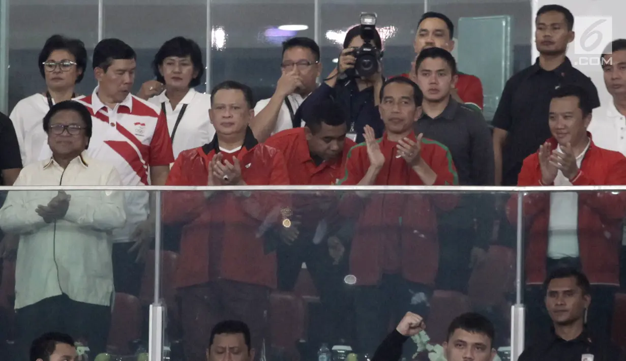 Presiden Joko Widodo (kedua kanan) didampingi Menpora, Ketua DPR dan Ketua DPD menonton langsung final Piala Presiden 2018 antara Persija vs Bali United di Stadion Utama Gelora Bung Karno, Senayan, Jakarta, Sabtu (17/2) (Liputan6.com/Arya Manggala)