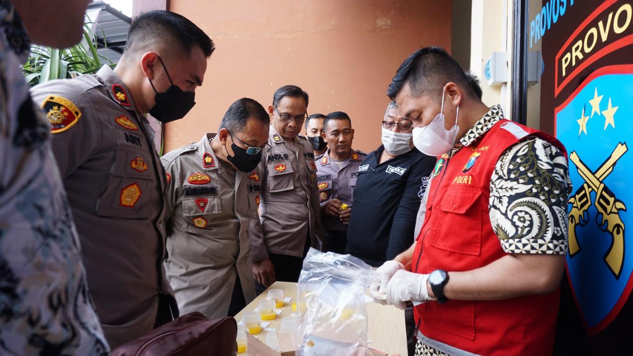 Pejabat Utama Polres Jember lakukan tes urine mendadak (Istimewa)