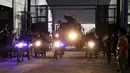 <p>Beberapa anggota brigade motor bersiap mengawal kendaraan taktis (rantis) yang akan mengangkut skuad Persija Jakarta usai laga pekan ke-10 BRI Liga 1 2023/2024 menghadapi Dewa United di Stadion Indomilk Arena, Tangerang, Jumat (25/8/2023). (Bola.com/M Iqbal Ichsan)</p>