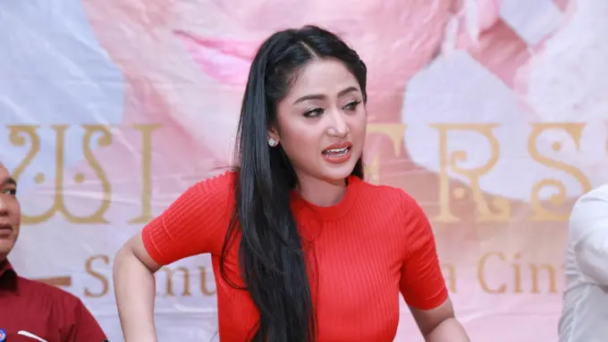Dewi Perssik