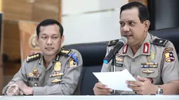 Kabagpenum Polri Brigjen Rikwanto memberi keterangan pers terkait penangkapan terduga teroris Jatiluhur di Jakarta, Senin (26/12). Tim Densus 88 menyergap 4 teroris 2 pelaku ditembak mati dan 2 pelaku ditangkap hidup-hidup. (Liputan6.com/Faizal Fanani)