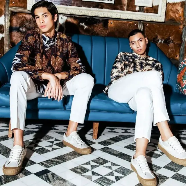 7 Pemotretan Eddy Meijer, Putra Maudy Koesnaedi dengan Busana Batik yang Menawan
