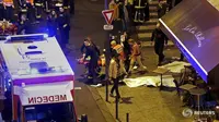 Situasi di salah satu restoran yang diserang di Kota Paris, Prancis, Jumat (13/11/2015) malam waktu setempat. (Reuters)