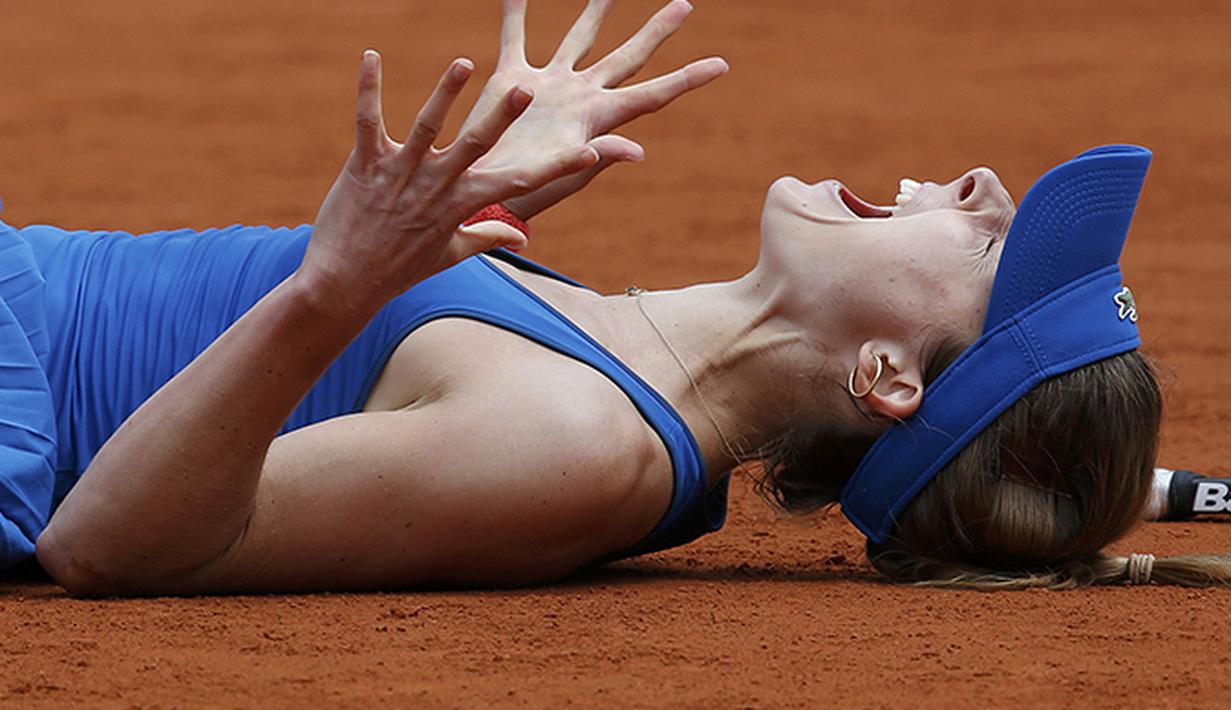 Ekspresi Allize Cornet petenis asal Prancis usai mengalahkan Mirjana Lucic-Baroni di Prancis Terbuka. (Reuters/Jean-Paul Pelissier)
