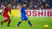 Gelandang Thailand, Chanathip Songkrasin, saat tampil melawan Indonesia pada final Piala AFF di Stadion Rajamangala, Bangkok, Sabtu (17/12/2016). (Bola.com/Vitalis Yogi Trisna)