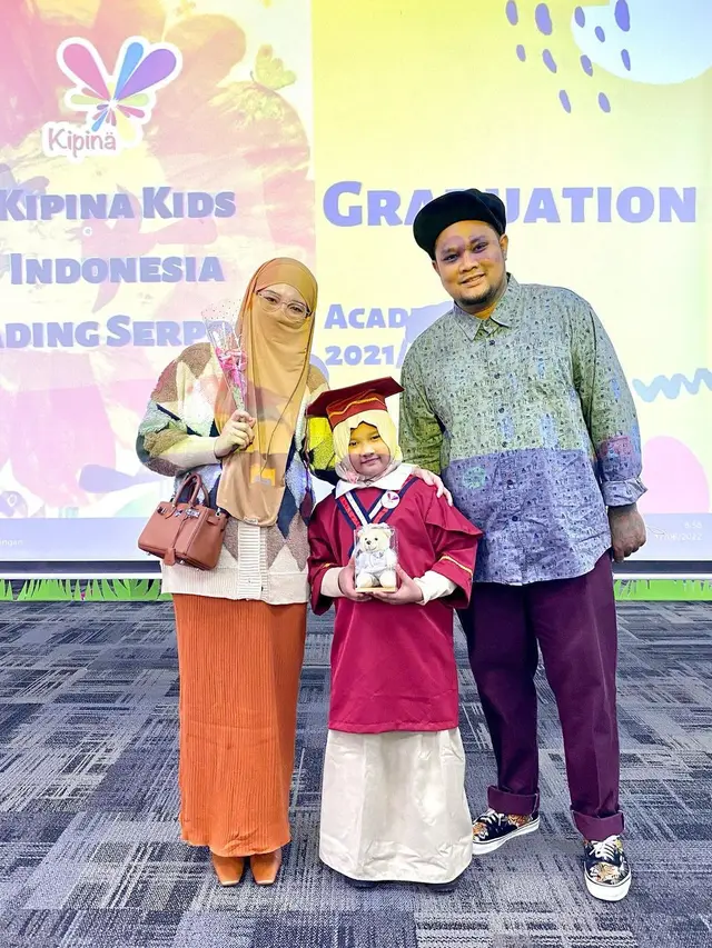 6 Potret Virgoun Dampingi Starla Wisuda, Persembahkan Lagu Untuk Sang Anak