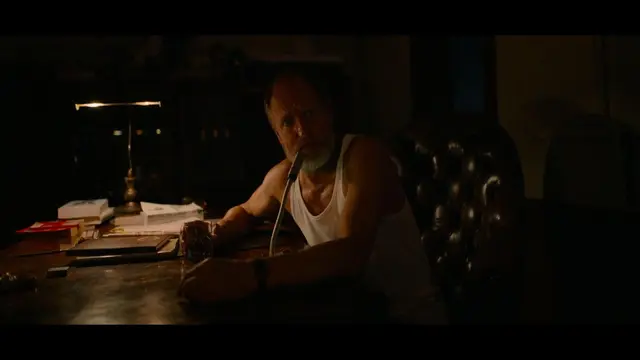 Woody Harrelson sebagai kapten dalam film Triangle of Sadness. (Foto: Dok. Imperative Entertainment/ IMDb)