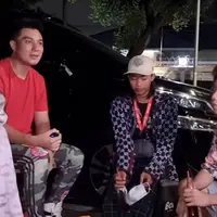 6 Momen Kedekatan Baim Wong dengan Bonge, Partner Acara Citayam Fashion Week (YouTube Baim Paula)