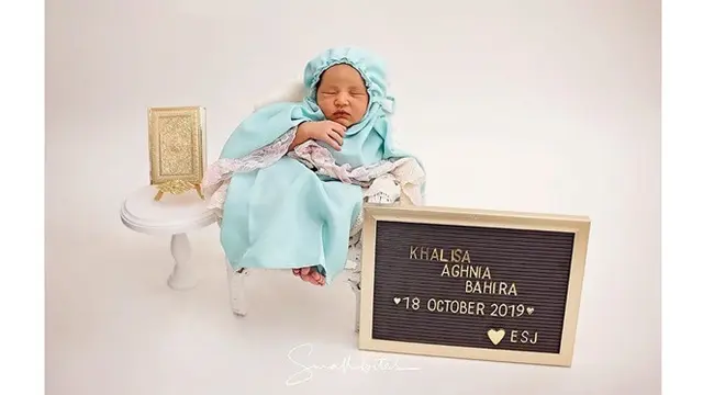 5 Gaya Pemotretan Khalisa Buah Hati Kartika Putri yang Menggemaskan