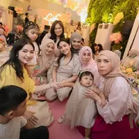 Selvi Ananda  di Ulang Tahun Lily Putri Nagita Slavina. [@raffinagita1717]