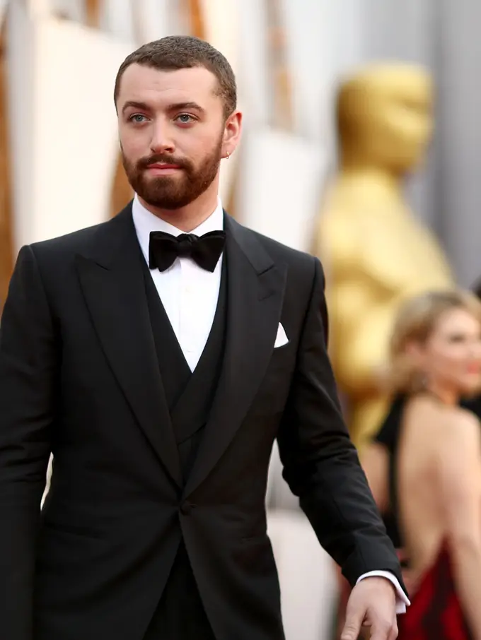 [Bintang] Sam Smith Pamer Pacar Baru Seorang Model Terkenal