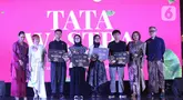 Para pemenang Tata Wastra "Announcement Winner Competition" saat menerima hadiah
dalam acara Cita dan Cipta 2024 yang diadakan Liputan6.com x Fimela di Hotel Shangri-La Jakarta, Rabu (31/7/2024) malam. (Liputan6.com/Angga Yuniar)