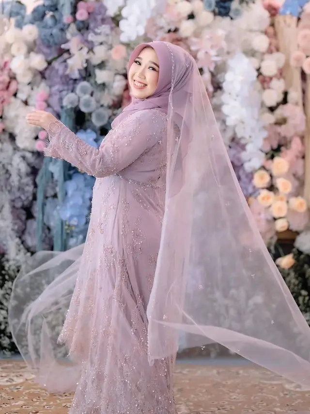 Kiky Saputri saat tasyakuran empat bulanan kehamilan. [@windrafotografi]