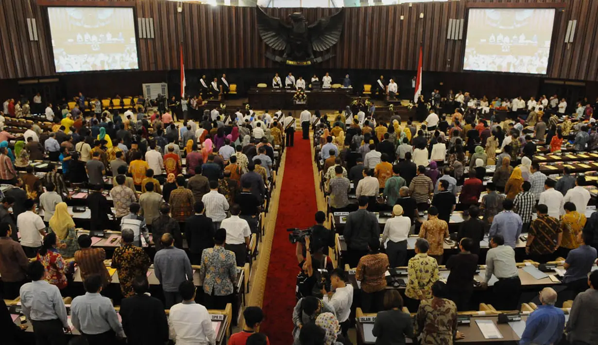 Suasana gladi resik pelantikan anggota DPR periode 2014-2019 di Ruang Paripurna DPR, Jakarta, (30/9/14). (Liputan6.com/Andrian M Tunay) 