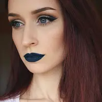 Apa sebelumnya kamu sudah pernah coba memakai lipstik dengan warna anti-mainstream ini?