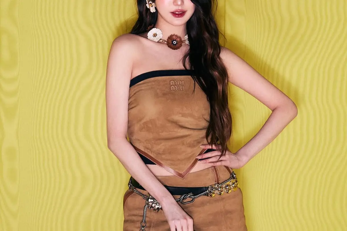 Jang Wonyoung Tampil Stunning dengan Gaya Cowgirl di Paris Fashion Week