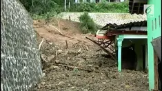 Bencana longsor yang terjadi di Wonogiri menyebabkan permukiman warga hancur.