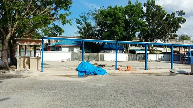 Pembangunan parkir sebagai bagian renovasi Terminal Bangkinang, Kabupaten Kampar, yang dulunya tempat pedagang.