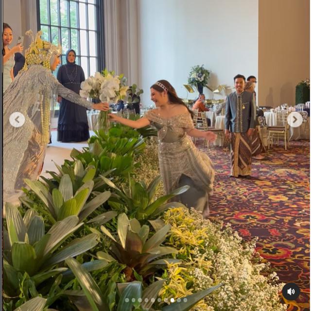 6 Potret Prilly Latuconsina Jadi Bridesmaid di Pernikahan Sahabat, Didoakan Menyusul